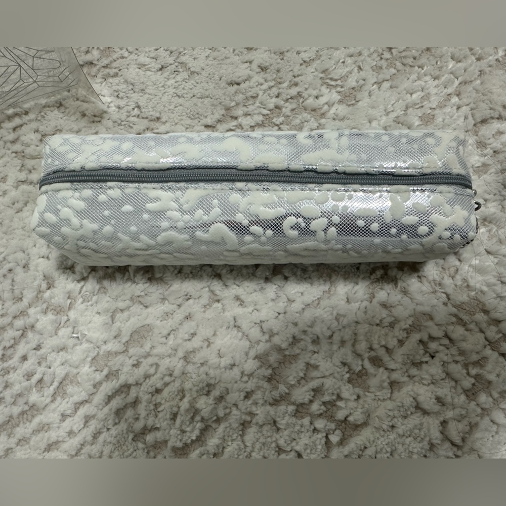 MAC Silver pouch - Picture 2 of 5